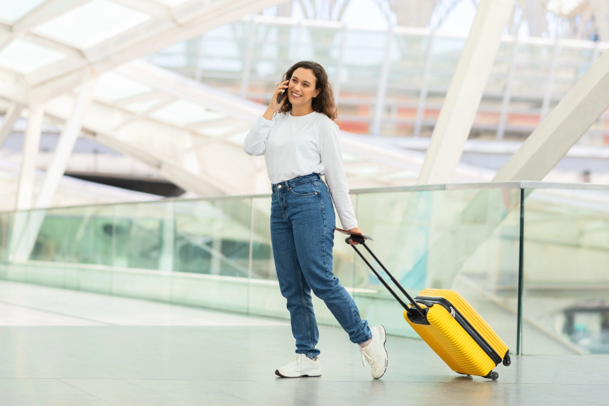 mujer en el aeropuerto